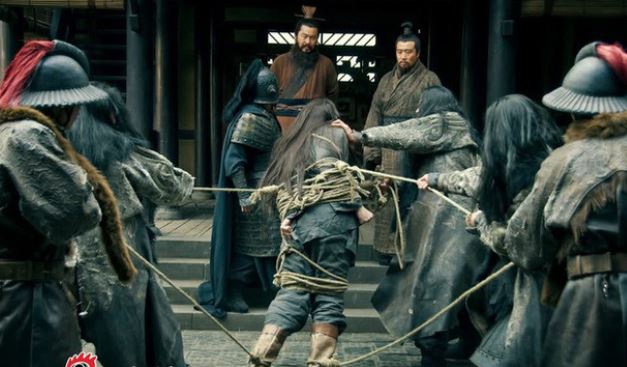 Lã Bố ngốc nghếch cả đời nhưng trước khi chết đã tỉnh ngộ, hét lớn 7 chữ vạch mặt Lưu Bị