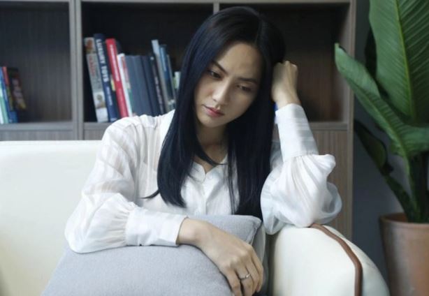 Lấy chồng đẹp trai, tháng nào tôi cũng nhận được tờ đơn ly dị