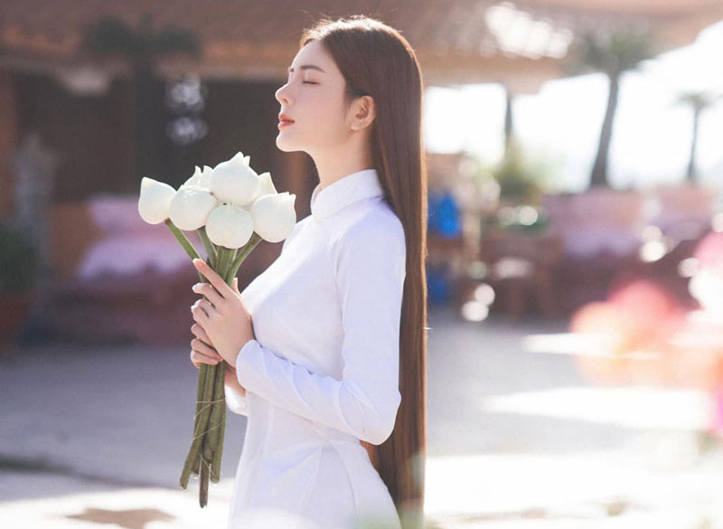 Say đắm trước vẻ đẹp kiêu sa của hot girl 9x từng thừa nhận can thiệp thẩm mỹ