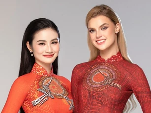 Hoa hậu Huỳnh Trần Ý Nhi thướt tha trong tà áo dài cùng đương kim Mr World và Miss World