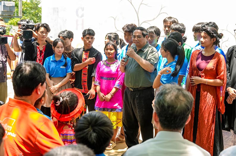 Thủ tướng Phạm Minh Chính đến thăm, động viên học sinh trường Hy vọng trước thềm năm học mới