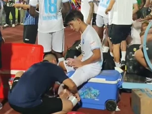 Hậu vệ ĐT Việt Nam khiến HLV Kim Sang Sik lo 'sốt vó'