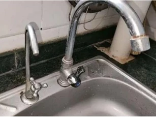 Rất khó để làm sạch cặn bám trên vòi inox! Sau đây là mẹo làm sạch để vòi có diện mạo mới chỉ bằng một lần lau nhẹ