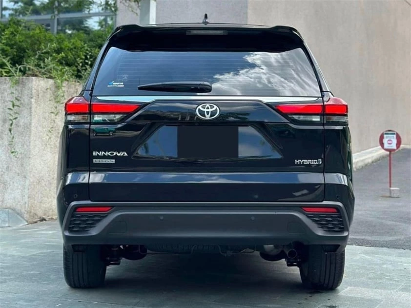 Toyota Innova Cross 2024 lăn bánh chưa đầy 1 năm lên sàn xe cũ giữ giá khó tin 521779