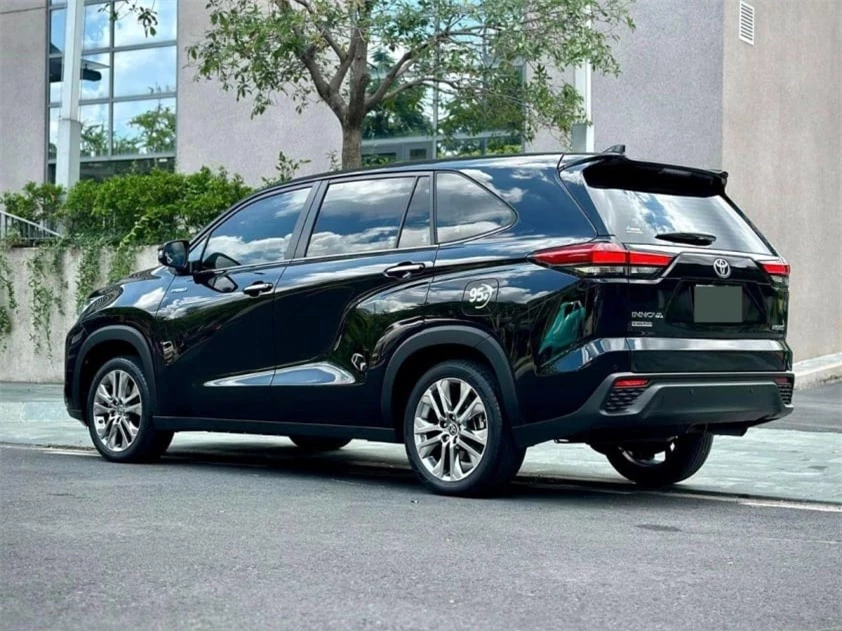 Toyota Innova Cross 2024 lăn bánh chưa đầy 1 năm lên sàn xe cũ giữ giá khó tin 521781