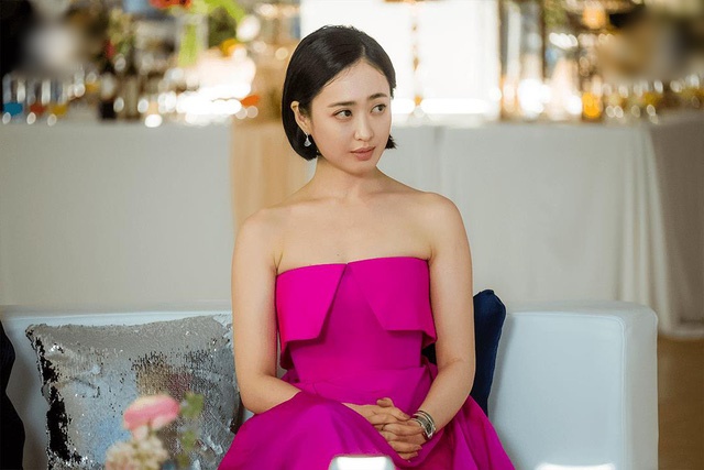 Ch&#x1ED3;ng t&#x1EC9; m&#x1EA9;n g&#x1EE1; x&#x1B0;&#x1A1;ng c&#xE1; cho t&#xF4;i &#x103;n, m&#x1EB9; ch&#x1ED3;ng nh&#xEC;n th&#x1EA5;y li&#x1EC1;n &#x27;x&#xE1;ch m&#xE9;&#x27; m&#x1ED9;t c&#xE2;u khi&#x1EBF;n v&#xF4; s&#x1ED1; quan kh&#xE1;ch ng&#x1EE1; ng&#xE0;ng