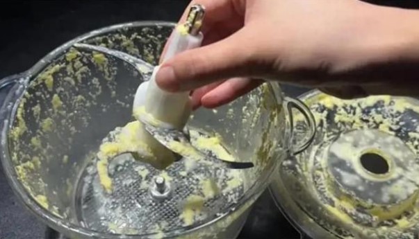 Thật sai lầm khi tháo máy xay ra và rửa sạch, đây là một thủ thuật đơn giản để làm sạch như mới trong 3 giây