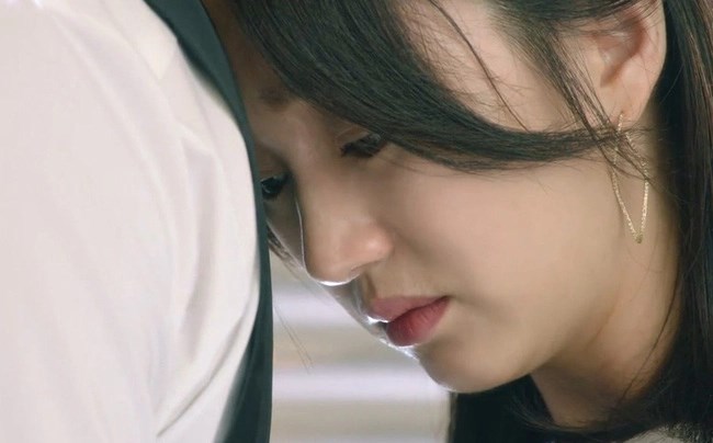 Mặc vợ ốm nghén suýt sảy thai chồng vẫn đi tâm sự với hội bạn, chị vợ tức giận ném thẳng cọc tiền vào gã 'trẻ con không chịu lớn'