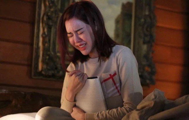 Ngày tôi theo chồng, mẹ kế tặng một món quà nhỏ nhưng khiến tôi mất ngủ cả đêm