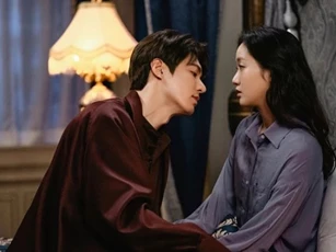 Thấy vợ lén giặt đồ của kẻ lạ, chồng lôi xềnh xệch ra đường bêu riếu rồi xấu hổ ngược khi hàng xóm lên tiếng