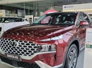 Đại chiến Toyota Fortuner và Ford Everest, Hyundai Santa Fe giảm giá sập sàn tại đại lý, rẻ như xe hạng C