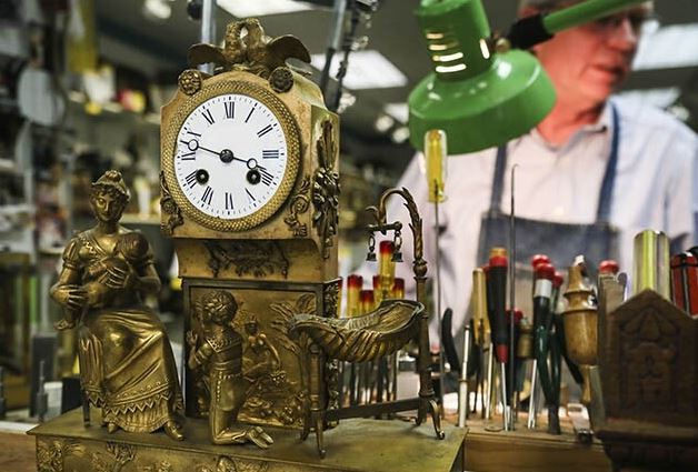 Top 3 món đồ cũ nhiều nhà không vứt đi, nay trở thành báu vật, có món bán đổi được hàng triệu USD