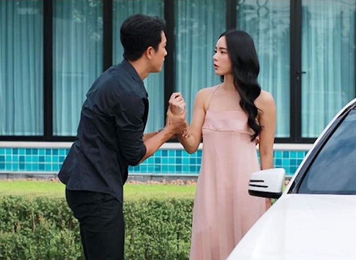 Vợ cũ tái hôn, tôi đến quậy tanh bành