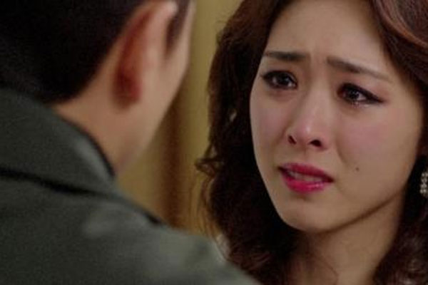 Tối nào ăn xong chồng cũng đòi rửa bát và đuổi mẹ con tôi lên phòng, thấy lạ, tôi đã theo dõi một tuần và ngã ngửa với lý do