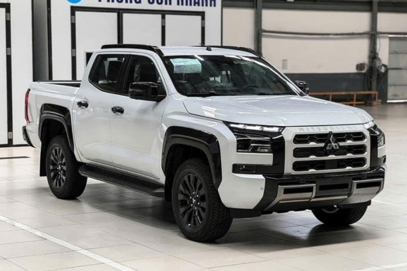 Mitsubishi Triton 2024 lần đầu lộ diện hoàn toàn tại Việt Nam, nâng cấp toàn diện đấu Ford Ranger
