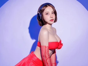 Ngắm nữ DJ sở hữu thân hình nóng bỏng bậc nhất Thái Lan