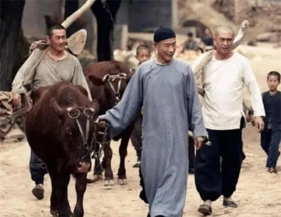 Thà cho mượn nhà làm đám tang, còn hơn cho mượn nhà làm đám cưới, đám tang, đám cưới