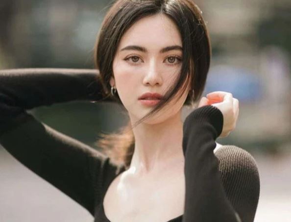 Bố mẹ bạn trai chê tôi lớn tuổi không xứng, vậy mà chỉ sau một cuộc điện thoại, họ thay đổi thái độ hoàn toàn