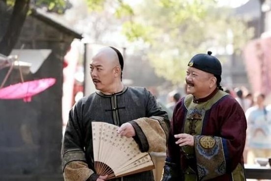 Càn Long cải trang làm dân thường để đi coi bói, thầy bói đã nói điều gì mà sau khi xem xong, Càn Long ra lệnh xử tử thầy bói?