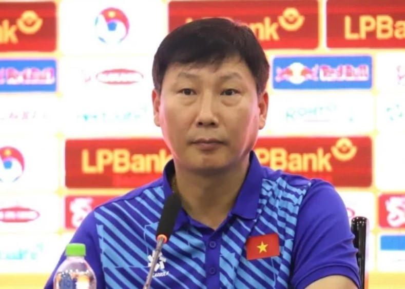 HLV Kim Sang Sik phân tích kỹ ĐT Nga, tiết lộ thủ môn bắt chính