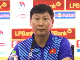 HLV Kim Sang Sik phân tích kỹ ĐT Nga, tiết lộ thủ môn bắt chính