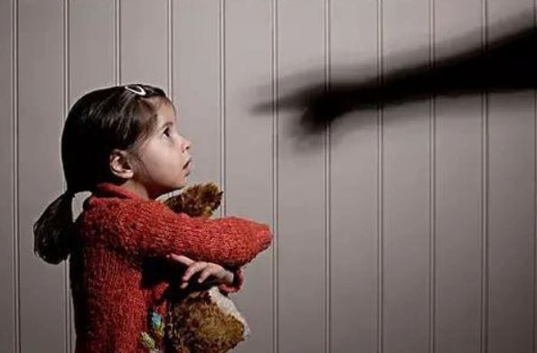 Từng hét vào mặt con 'Định làm khổ mẹ tới bao giờ, mẹ hoàn toàn thất vọng', tôi hối hận khi đọc tâm sự trong vở của con