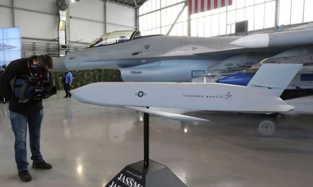 M&#x1EF9; s&#x1EAF;p g&#x1EED;i t&#xEA;n l&#x1EED;a h&#xE0;nh tr&#xEC;nh t&#x1EA7;m xa t&#x1EDB;i Ukraine