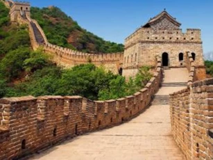 Vạn Lý Trường Thành ban đầu được xây dựng để bảo vệ ai?
