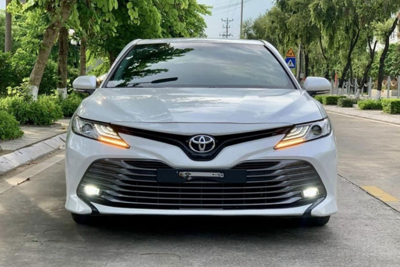 Toyota Camry cũ lăn bánh 4 năm có giá bán lại gây bất ngờ