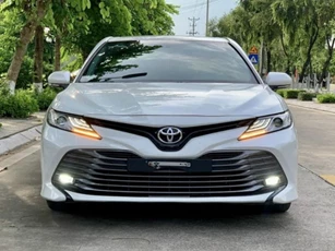 Toyota Camry cũ lăn bánh 4 năm có giá bán lại gây bất ngờ