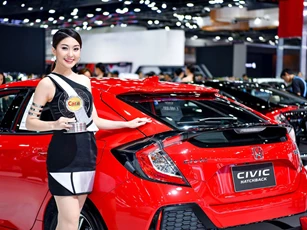 Dàn người mẫu khoe nhan sắc tuyệt mỹ bên xe Honda Civic