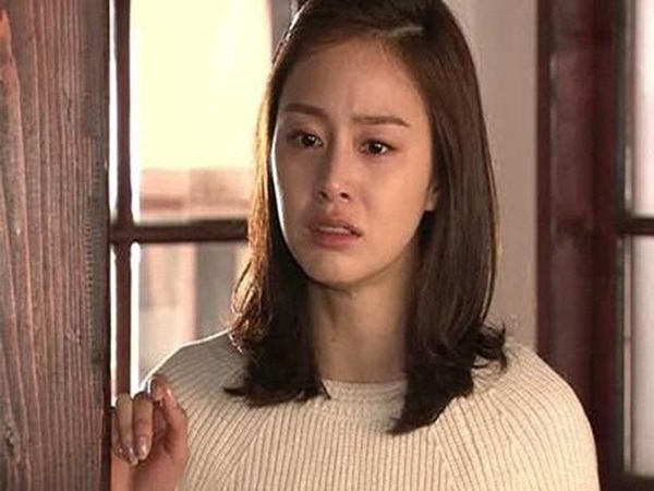 Anh trai mới mất 3 tháng, chị dâu tái giá với ông già 70 tuổi, lúc biết sự tình tôi khóc ngất rồi đưa cho chị 50 triệu