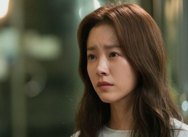 Chở vợ đi làm tóc, vừa tới tiệm chồng bỗng quay ngoắt đi, tôi sửng sốt khi thấy người này xuất hiện sau cánh cửa rồi tiết lộ sự thật động trời