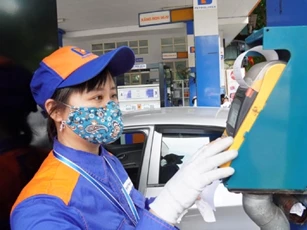 Xăng dầu giảm lần thứ 3 liên tiếp, E5 RON 92 xuống dưới 20.000 đồng/lít