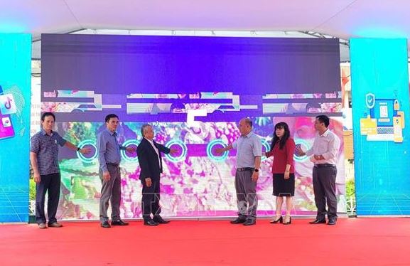 Gia Lai ra mắt tuyến phố thanh toán không tiền mặt