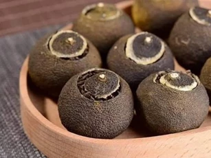 1 loại đặc sản trông như quả quýt khô nhưng có giá lên tới 5 triệu đồng/kg