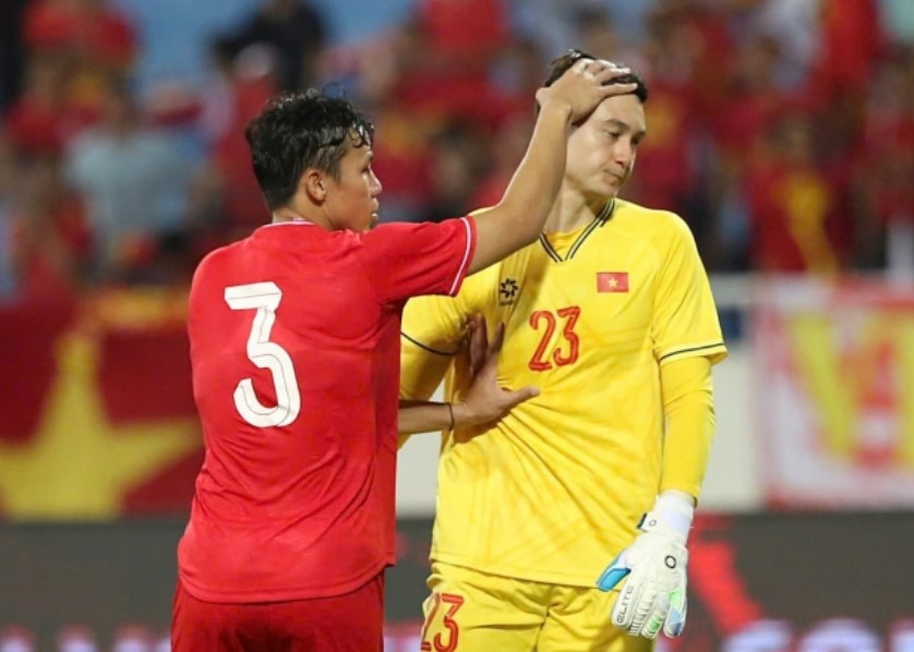 Thầy cũ Quang Hải bênh vực Văn Lâm sau sai lầm trước ĐT Nga