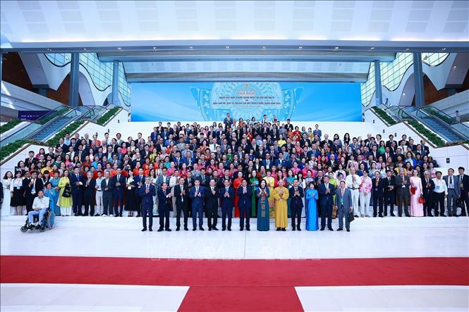 Ki&#x1EC1;u b&#xE0;o v&#x1EDB;i kh&#xE1;t v&#x1ECD;ng x&#xE2;y d&#x1EF1;ng &#x111;&#x1EA5;t n&#x1B0;&#x1EDB;c h&#xF9;ng c&#x1B0;&#x1EDD;ng - B&#xE0;i 1: Ngu&#x1ED3;n l&#x1EF1;c to l&#x1EDB;n v&#xE0; qu&#xFD; gi&#xE1;