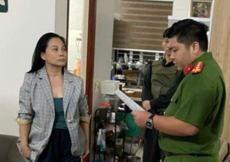 Phá boong ke ma tuý có camera và người cảnh giới