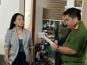 Phá boong ke ma tuý có camera và người cảnh giới
