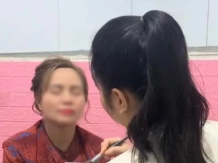 Nhà chồng làm cỗ to linh đình lấy chồng mới cho con dâu, nghe câu hỏi của em chồng trước mà ai nấy nước mắt rưng rưng