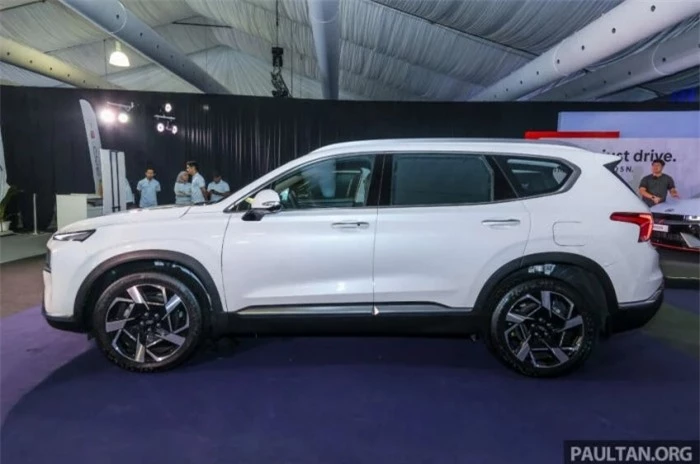 Quên Toyota Fortuner đi, Hyundai Santa Fe 2024 trình làng với giá hấp dẫn, đẹp át vía Ford Everest ảnh 3