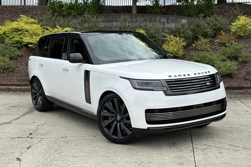 Range Rover SV 2024.