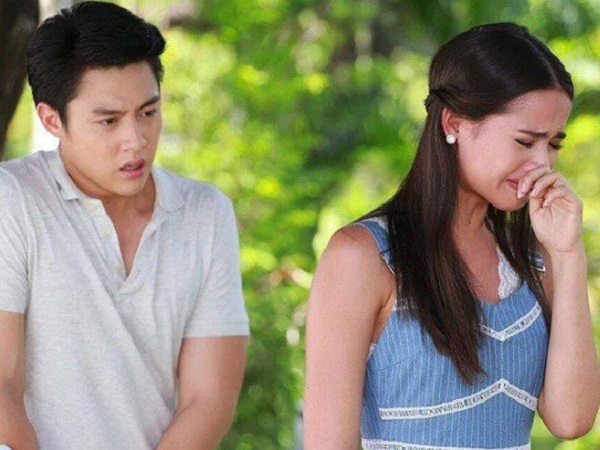 Ly hôn 3 năm, vợ cũng vẫn còn giữ lại hình cưới, tôi nhắn tin hỏi lý do thì nhận lại đáp án sốc khiến tôi nghẹn lời chết lặng