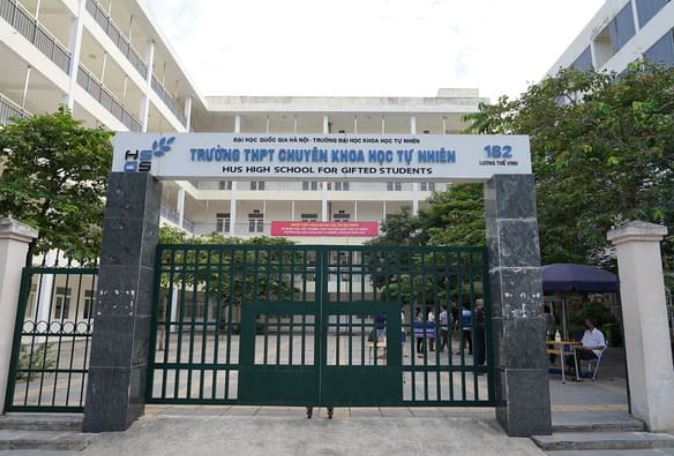 Ngôi trường chuyên có nhiều huy chương tại các kỳ thi quốc tế nhất Việt Nam, trực thuộc trường Đại học có tỷ lệ giảng viên là GS, PGS cao nhất cả nước