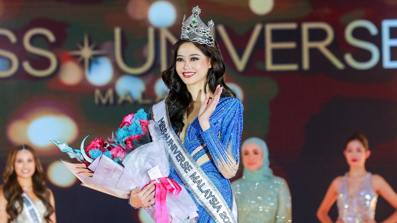 Mỹ nhân từng đóng chung phim với Xa Thi Mạn đăng quang Miss Universe Malaysia 2024