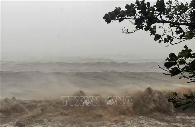 Th&#x1EDD;i ti&#x1EBF;t &#x111;&#xEA;m 7/9: Nhi&#x1EC1;u v&#xF9;ng bi&#x1EC3;n c&#xF3; gi&#xF3; gi&#x1EAD;t c&#x1EA5;p 16; bi&#x1EC3;n &#x111;&#x1ED9;ng d&#x1EEF; d&#x1ED9;i