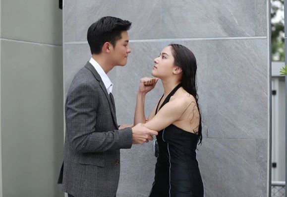 'Ế chỏng chơ' gần 30 năm, cô nàng đi chùa cầu duyên về gặp ngay trai đẹp "6 múi - cao mét 8", 6 tháng sau cưới luôn