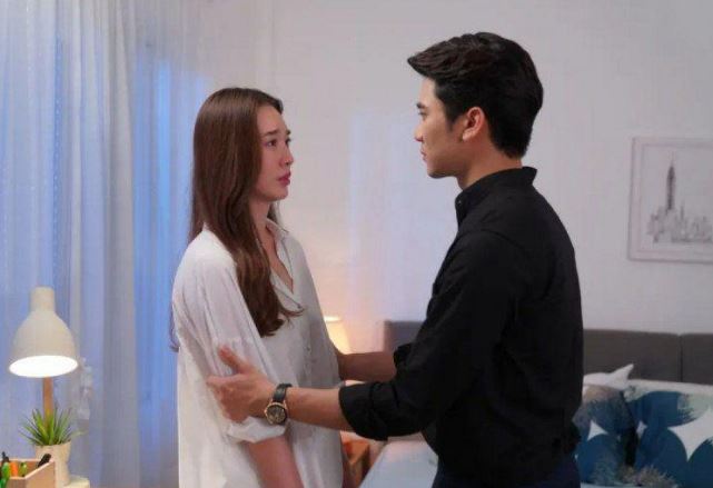 Nghi chồng ngoại tình, vợ bật khóc ngỡ ngàng khi nhận sấp giấy trong ngày sinh nhật