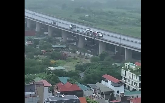 Nhìn lại những khoảnh khắc ấm áp tình người giữa cơn bão số 3